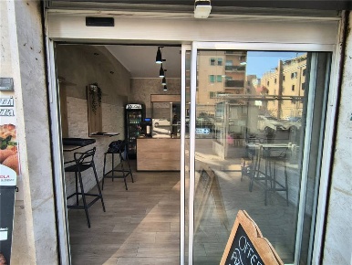 Foto Attività commerciale in V.le Paolo Orlando 61, Roma Ostia Levante