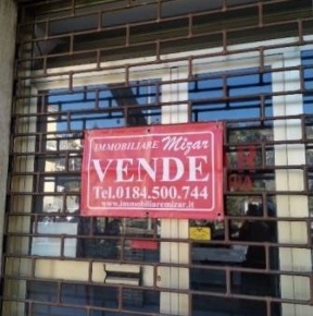 Foto Locale commerciale in Via Dante Alighieri, Sanremo di 45 m² in vendita
