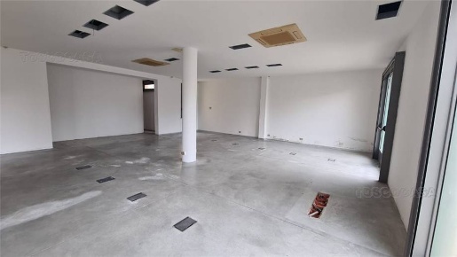 Foto Locale commerciale in -, Santa Croce sull'Arno Centro di 320 m²
