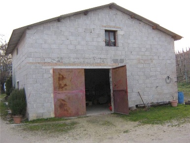 Foto Magazzino in Via SERRE BASSE, Matelica di 51 m² con 1 locali