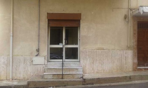 Foto Locale commerciale in -, Villabate di 85 m² con 2 locali in vendita