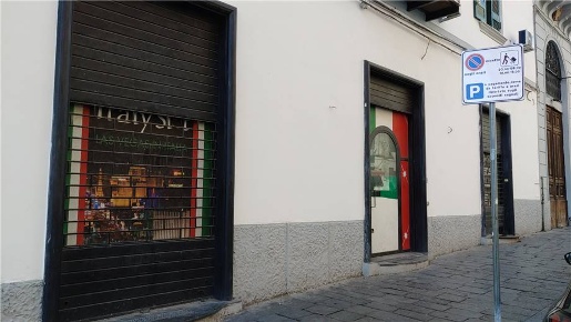 Foto Negozio in Via Cesare Rosaroll 77bcd, Napoli Tribunali di 185 m²