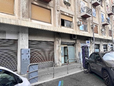 Foto Negozio in Via Calabria 22, Messina La Farina - Stazione di 60 m²