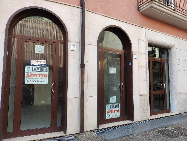 Foto Negozio in Via luigi amabile  25, Avellino Centro Storico di 80 m²