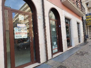 Foto Negozio in Via luigi amabile  25, Avellino Centro Storico di 80 m²