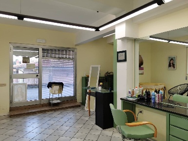 Foto Locale commerciale a Monteriggioni di 48 m² con 1 locali in affitto