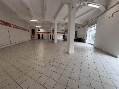 Foto Locale commerciale in VIA BIVIERE, Lentini di 376 m² in affitto