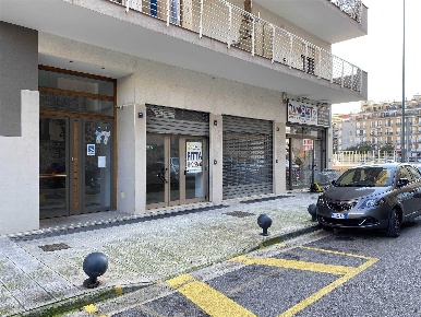 Foto Negozio in VIA SCIARAFFIA 28, Salerno Torrione di 43 m² con 1 locali