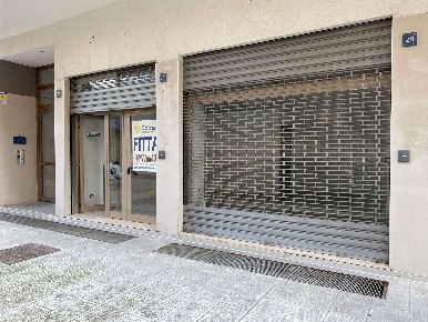 Foto Negozio in VIA SCIARAFFIA 28, Salerno Torrione di 43 m² con 1 locali