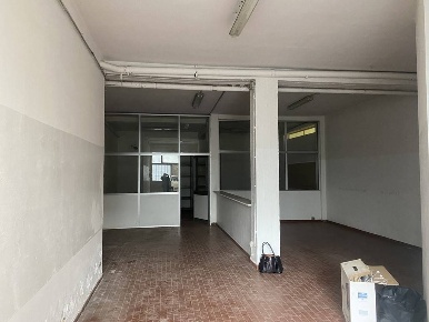 Foto Magazzino a Firenze Legnaia - San Quirico - Monticelli di 125 m²