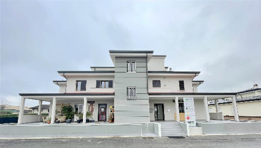 Foto Attività commerciale a Curtatone Levata di 90 m² con 2 locali