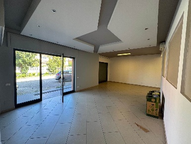 Foto Locale commerciale in via Coppi, Rende Saporito di 90 m² con 2 locali