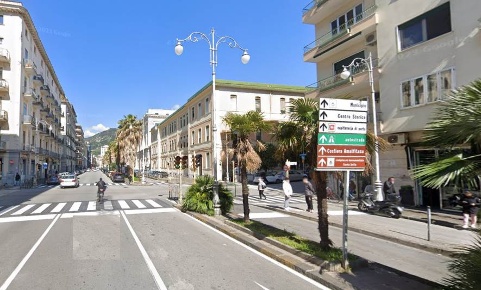 Foto Negozio in Centro, Salerno Centro di 90 m² con 1 locali in vendita