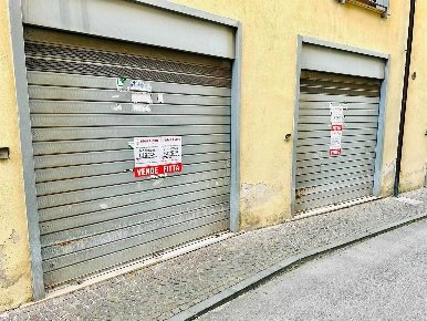 Foto Negozio a Avellino Emanuele II, C. Colombo, Morelli e Silvati di 40 m²