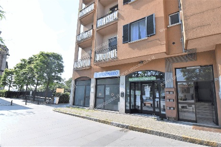 Foto Attività commerciale a Cassano d'Adda Centro di 40 m² con 2 locali