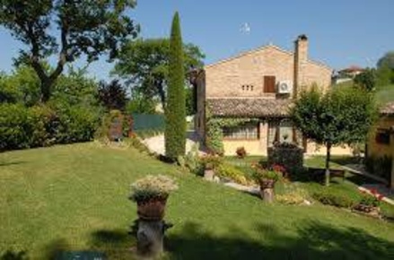 Foto Agriturismo a Baone Centro di 350 m² con 6 locali in vendita
