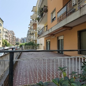 Foto Laboratorio in via Costanza D'Aragona 15, Catania Cibali di 203 m²