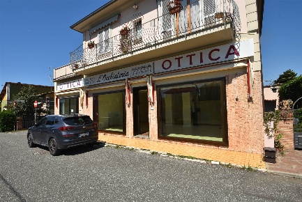 Foto Locale commerciale in via Buozzi  42, Rosignano Marittimo di 205 m²
