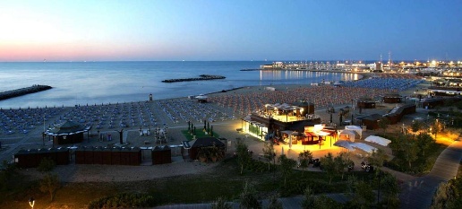 Foto Hotel a Rimini di 1200 m² in vendita
