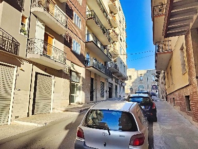 Foto Negozio in Via Antonio Karusio 12, Putignano di 61 m² con 1 locali