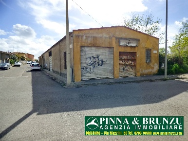 Foto Locale commerciale in VIA ALESSANDRO VOLTA 66, Riola Sardo di 400 m²