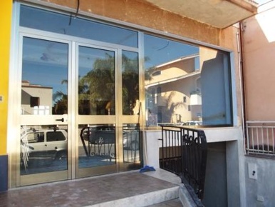 Foto Negozio in CONTRADA ADDOLORATA, Marsala Centro Storico di 100 m²