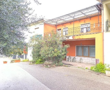 Foto Casa indipendente in via leonardo da vinci 5, Sturno di 344 m²
