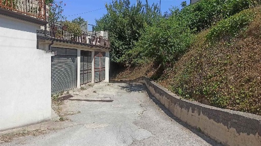 Foto Magazzino in Via Cesinali, Atripalda di 15 m² con 1 locali in vendita