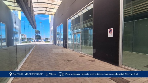 Foto Negozio a Salerno Zona Industriale - San Leonardo di 200 m² in affitto