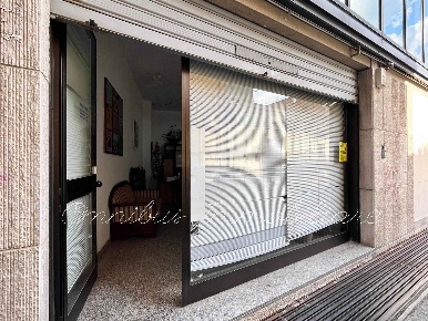 Foto Locale commerciale in via eolo 6, Foggia di 70 m² con 2 locali