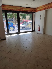 Foto Negozio a Firenze Ponte di Mezzo - Circondaria di 40 m² con 2 locali
