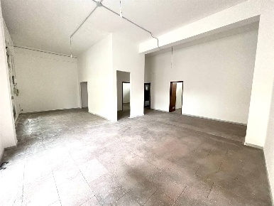 Foto Negozio a Aci Castello Centro di 115 m² con 4 locali in affitto