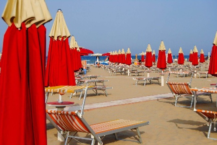 Foto Hotel a Rimini di 1000 m² con 32 locali in vendita