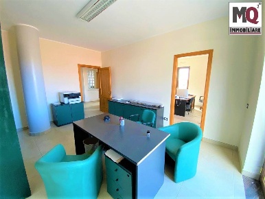 Foto Ufficio a Mondragone di 75 m² in affitto