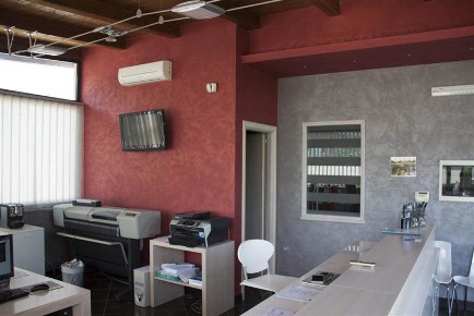 Foto Laboratorio in via Appia lato roma km.117.800, Fondi di 700 m²