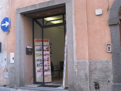 Foto Negozio in Corso cavour, Montefiascone Centro di 72 m² in affitto