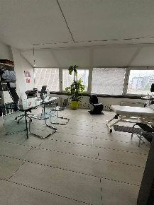 Foto Ufficio a Modena Villaggio Zeta di 135 m² con 4 locali in vendita