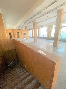 Foto Negozio a Prato Pietà di 1430 m² con 5 locali in vendita