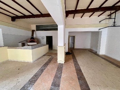 Foto Negozio a Follonica Zona Nuova, Pratoranieri di 100 m² con 4 locali