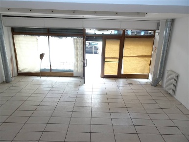 Foto Locale commerciale a Pisa San Francesco di 380 m² con 5 locali