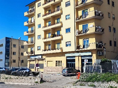 Foto Locale commerciale a Potenza Centro di 330 m² con 1 locali in affitto