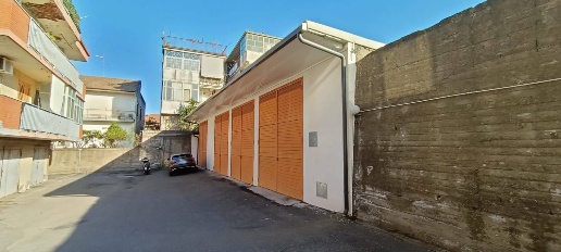 Foto Magazzino a Aci Sant'Antonio di 850 m² in vendita