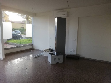 Foto Negozio a Firenze Peretola di 90 m² con 2 locali in affitto