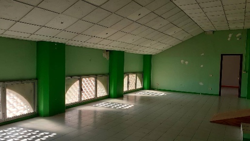Foto Attività commerciale a Serravalle a Po di 400 m² con 10 locali