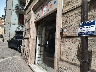 Foto Negozio in Via Corona 1, Terni Centro Storico di 90 m² con 1 locali