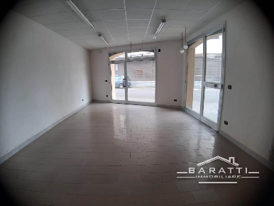 Foto Negozio a Cavezzo Centro di 40 m² con 3 locali in affitto