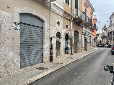 Foto Locale commerciale in Via Duca D'aosta 37, Andria Ospedale di 83 m²