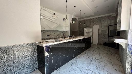 Foto Negozio a Salerno Pastena - Pastena Alta di 50 m² con 1 locali