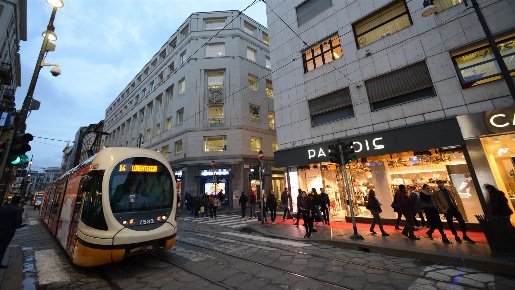 Foto Negozio in Via Torino, Milano Carrobbio di 160 m² con 4 locali