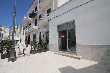 Foto Laboratorio in Piazza Mario Pagano 12, Martina Franca di 118 m²